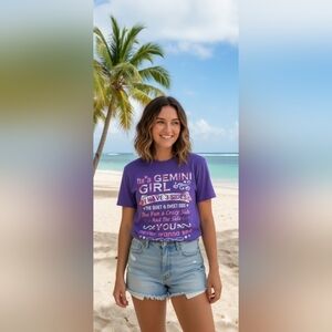 Gemini Women's T-Shirt Purple Size Large (EUC)